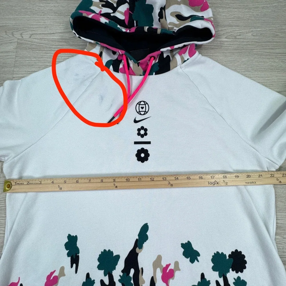 Nike Women's Hoodie Floral Camo Pullover White Pink Green Medium Fleece Graphic